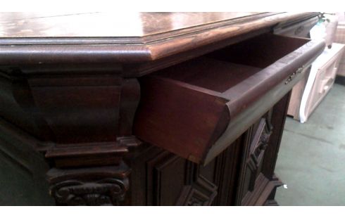 BUFFETKAST. EIK STIJL