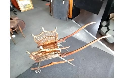 POUSSETTE D ENFANT ANCIENNE