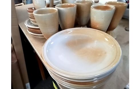 SERVICE Assiettes et café thé gres