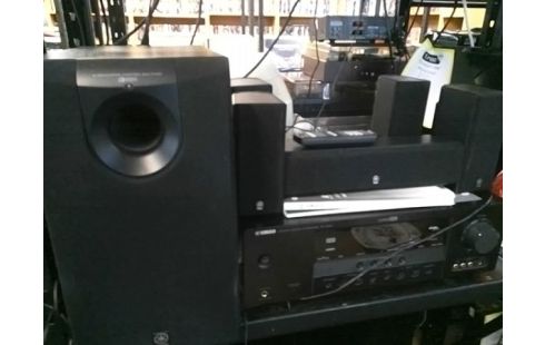 AMPLIFICATEUR YAMAHA AVEC TUNNER ET ENCEINTES 5.1