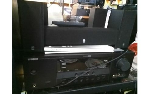 AMPLIFICATEUR YAMAHA AVEC TUNNER ET ENCEINTES 5.1