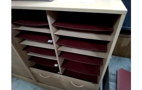 MEUBLE A RIDEAUX DOUBLE EN L ETAT