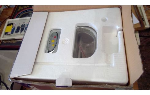 MACHINE A GLACONS NEUVE