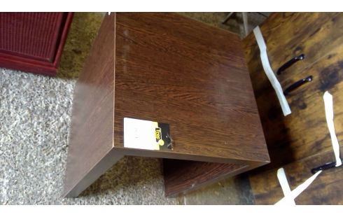 COUCHTISCH IM VINTAGE-STIL