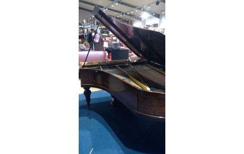 PIANO PLEYEL