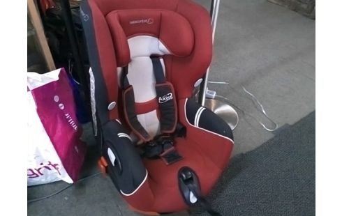 SIEGE AUTO BEBE CONFORT NOIR ET ROUGE