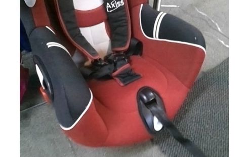 SIEGE AUTO BEBE CONFORT NOIR ET ROUGE