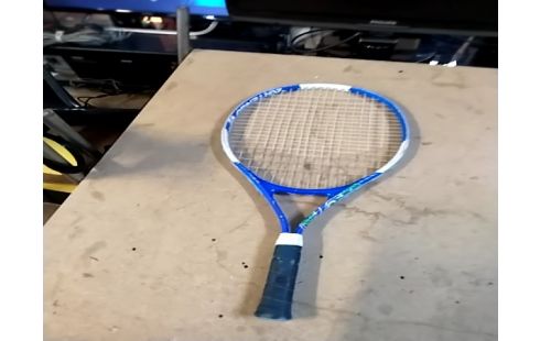 RAQUETTE DE TENNIS .