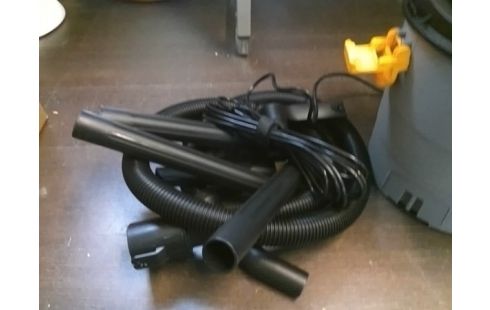 ASPIRATEUR EAU ET POUSSIERE TITAN