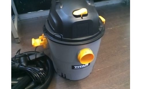 ASPIRATEUR EAU ET POUSSIERE TITAN