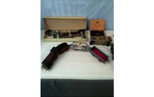 MODELLEISENBAHN 4-WAGONS +SCHIENEN