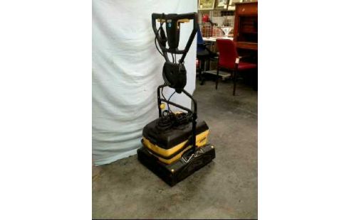 SCHEUERSAUGMASCHINE <KÄRCHER>