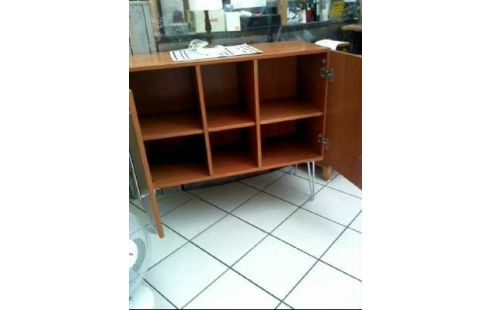 SIDEBOARD HOLZ 2-TÜREN 6-EBENEN METALLBEINE