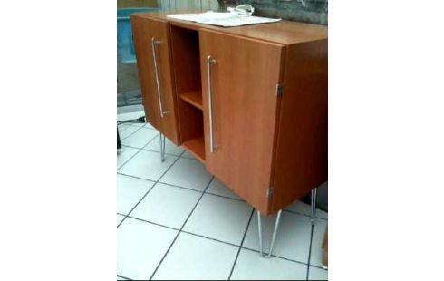 SIDEBOARD HOLZ 2-TÜREN 6-EBENEN METALLBEINE