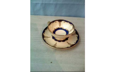 SAMMELTASSEN VERSCHIEDEN PRO STCK.