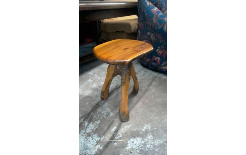 BOUT DE CANAPE BRUTALISTE