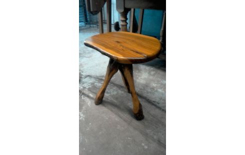 BOUT DE CANAPE BRUTALISTE