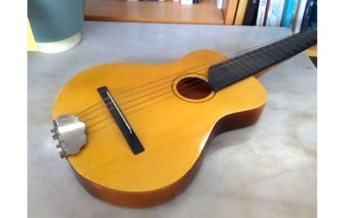 GUITARE PM MANQUE 1 CORDE