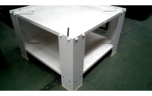 KAST ONDERSTEL WASMACHINE. WIT METAAL