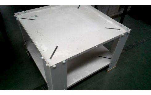 KAST ONDERSTEL WASMACHINE. WIT METAAL