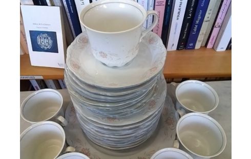 SERVICE DE TABLE PORCELAINE BAVARIAN