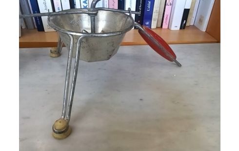 MOULIN A LEGUMES ANCIEN