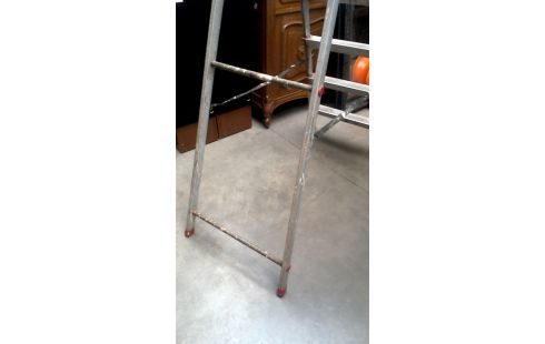TRAPLADDER ALUMINIUM 6 TREDEN