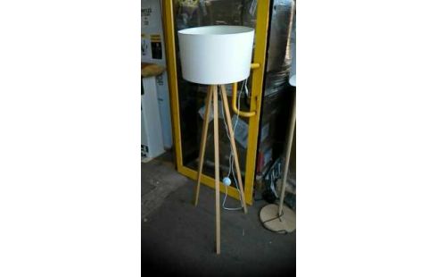 LAMPADAIRE BLANC ET BOIS TREPIED