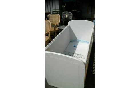 LIT BEBE + MATELAS NEUF