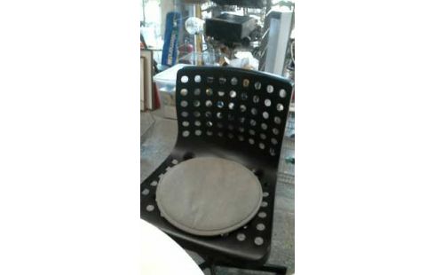 FAUTEUIL DE BUREAU PLASTIQUE NOIR