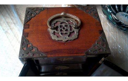 COFFRET A BIJOUX ORIENTAL 2 PORTES