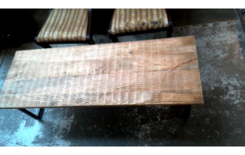 SALONTAFEL HOUT GEKERFD MET ONDERSTEL