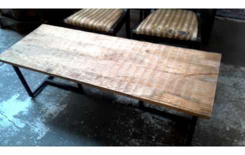 SALONTAFEL HOUT GEKERFD MET ONDERSTEL