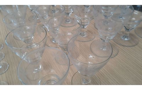 GLASWERK GESLEPEN LOT