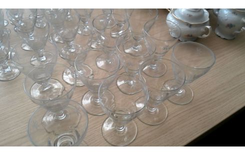 GLASWERK GESLEPEN LOT