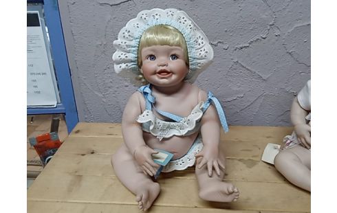 POUPEE BÉBÉ EN PORCELAINE