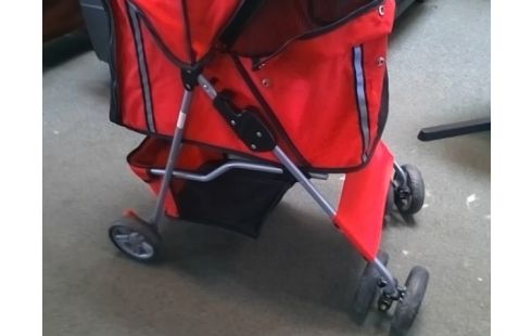 POUSSETTE ROUGE POUR CHIENS ET CHATS