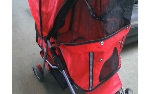 POUSSETTE ROUGE POUR CHIENS ET CHATS