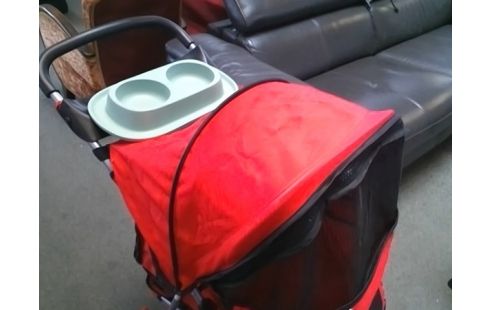 POUSSETTE ROUGE POUR CHIENS ET CHATS