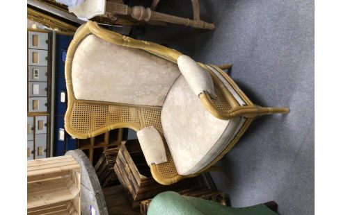 BERGERE TISSU FLEURIS CANNAGE