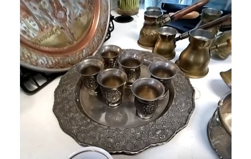 PLATEAU CUIVRE + 6 TASSES