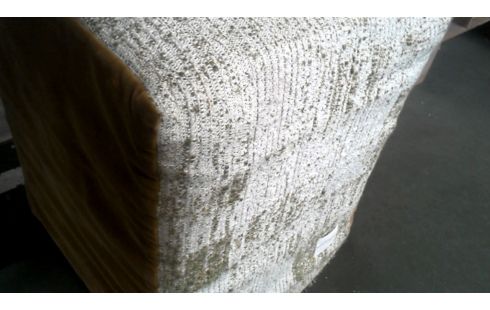 PUF CUADRADO VERDE BLANCA TERCIOPELO