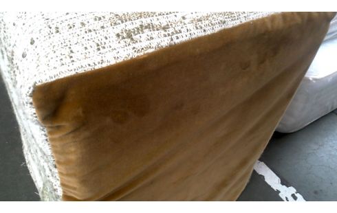 PUF CUADRADO VERDE BLANCA TERCIOPELO