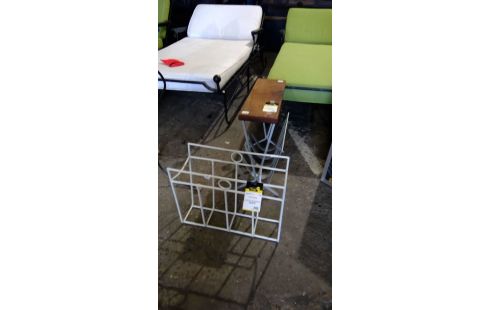 ZEITSCHRIFTENSTÄNDER