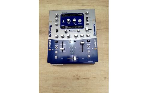 TABLE DE MIXAGE DXM06