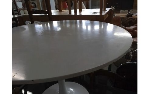 TABLE RONDE PIED TULIPE