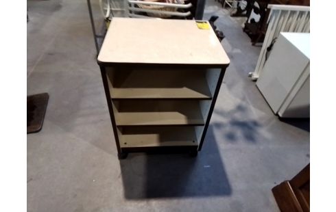 MEUBLE 3 CASES SUR ROULETTES