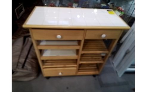 DESSERTE A ROULETTES DESSUS CARRELE