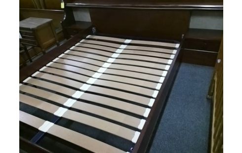 LIT 140x190 AVEC 2 CHEVETS + SOMMIER A LATTES