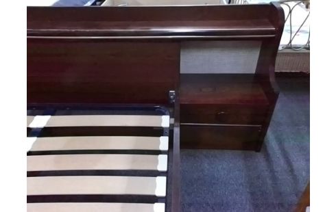 LIT 140x190 AVEC 2 CHEVETS + SOMMIER A LATTES